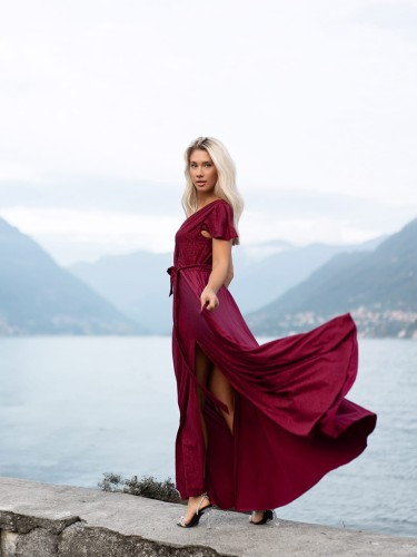 Sukienka błyszcząca maxi Nicole  - bordo