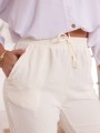 Wyszczuplające Spodnie rybaczki na gumce - BIEL