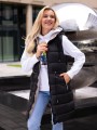 Kamizelka pikowana z kapturem LARISA - czarny