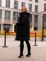 KURTKA Pikowana DŁUGA zawieszka ILLA - Czarny
