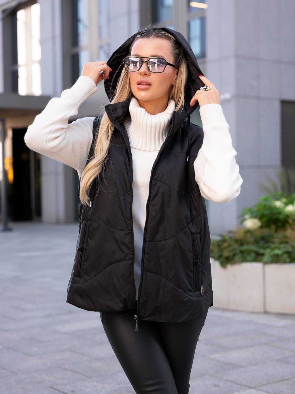 KAMIZELKA pikowana ze ściągaczem DARIA - czarny