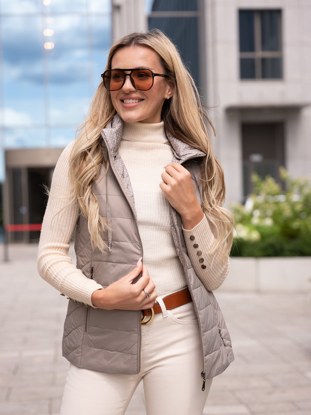 KAMIZELKA pikowana z podszewką w groszki SERENA - beige
