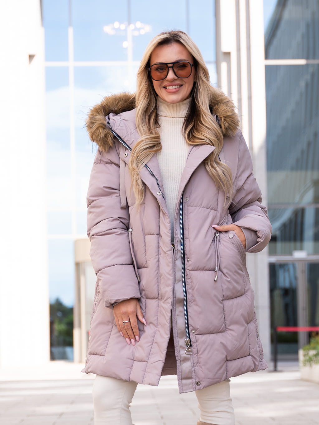 Puchowa KURTKA z rozpięciem po bokach KAYLA - beige