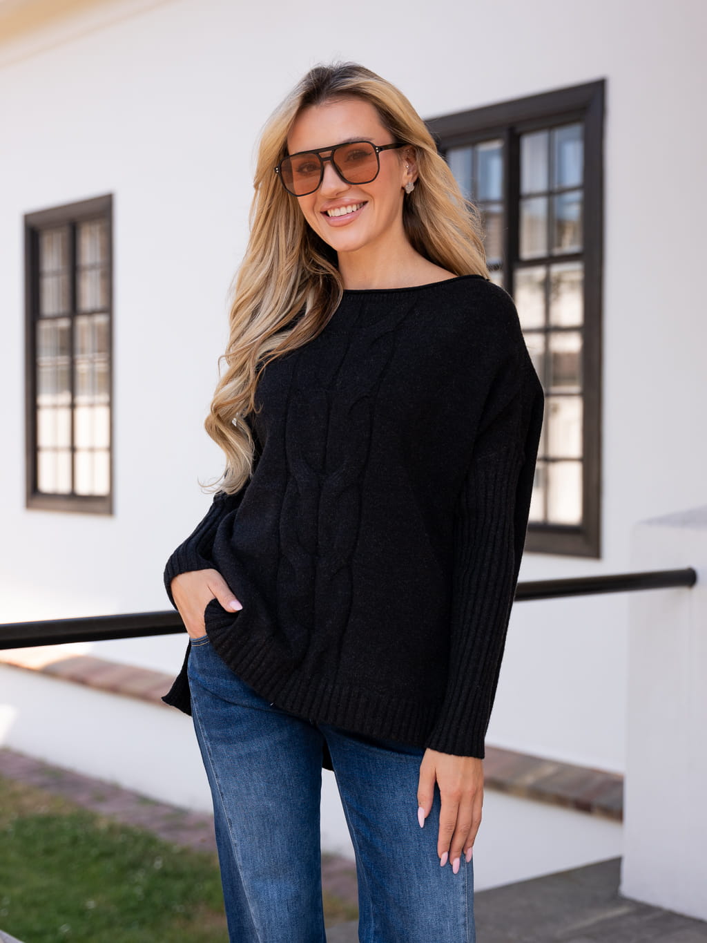 SWETER oversize z warkoczem CLAIRE - czarny