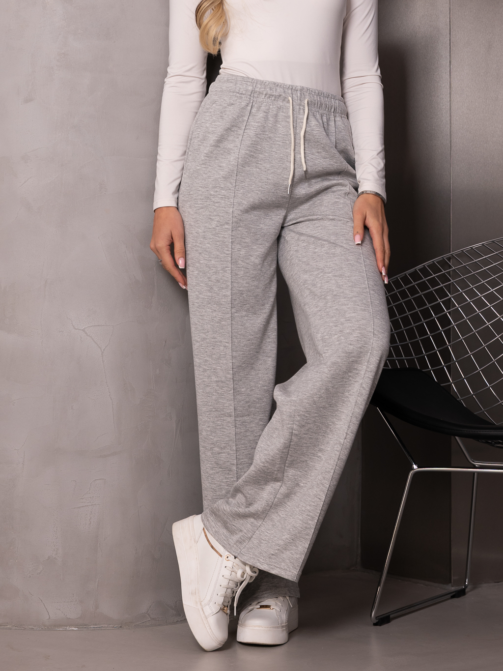 Szerokie SPODNIE dresowe z przeszyciami RAINA - szary